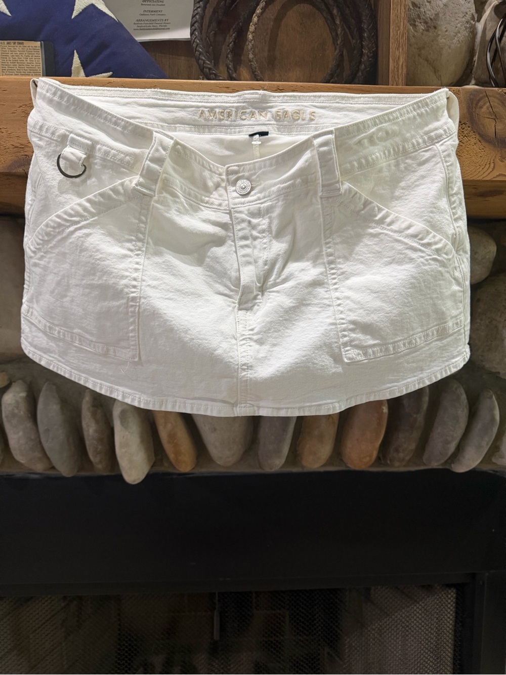 American Eagle Classic Hem Short Cargo Shorts in White Large NWOT